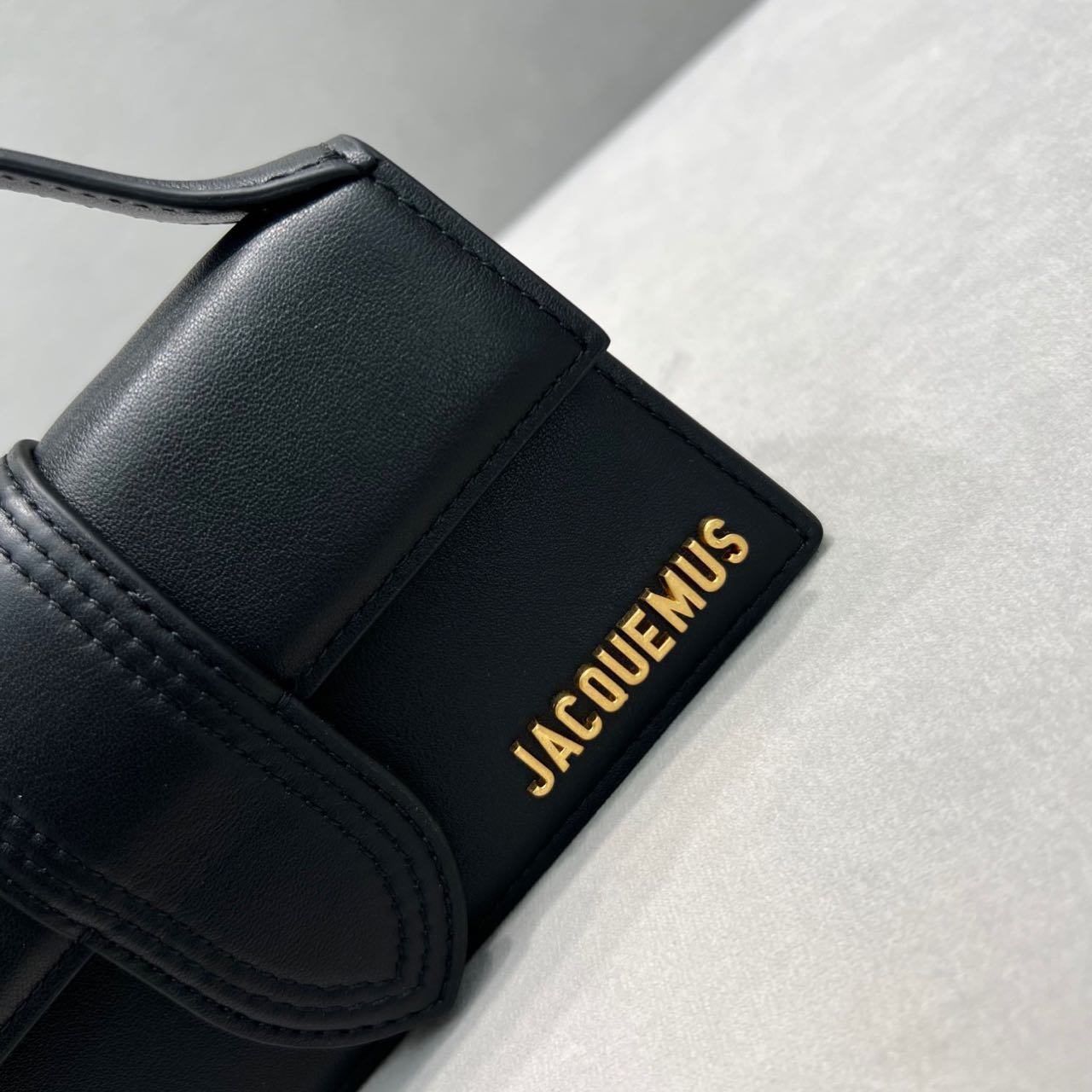 Jacquemus Le Bambino Small Handbag With Adjustable Crossbody Strap(18-6-7cm) - DesignerGu