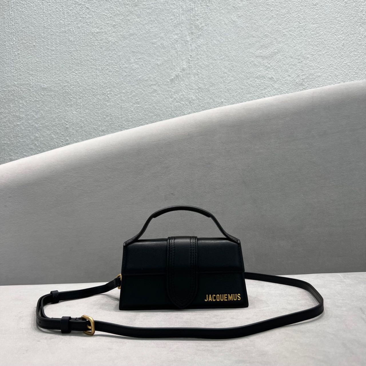 Jacquemus Le Bambino Small Handbag With Adjustable Crossbody Strap(18-6-7cm) - DesignerGu