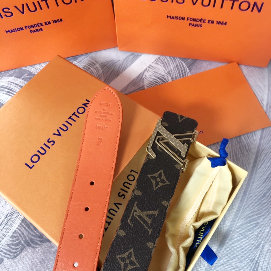 Louis Vuitton LV Pyramide Cities Exclusive 40MM Reversible Belt—Chicago - DesignerGu