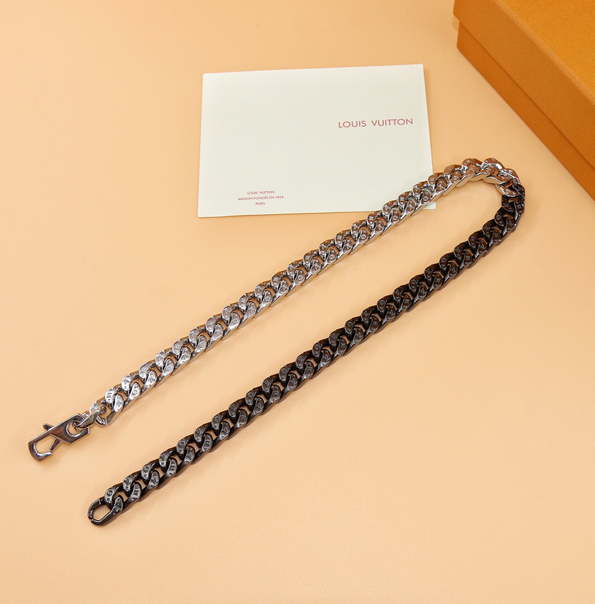 Louis Vuitton LV Chain Links Necklace   50cm    - DesignerGu