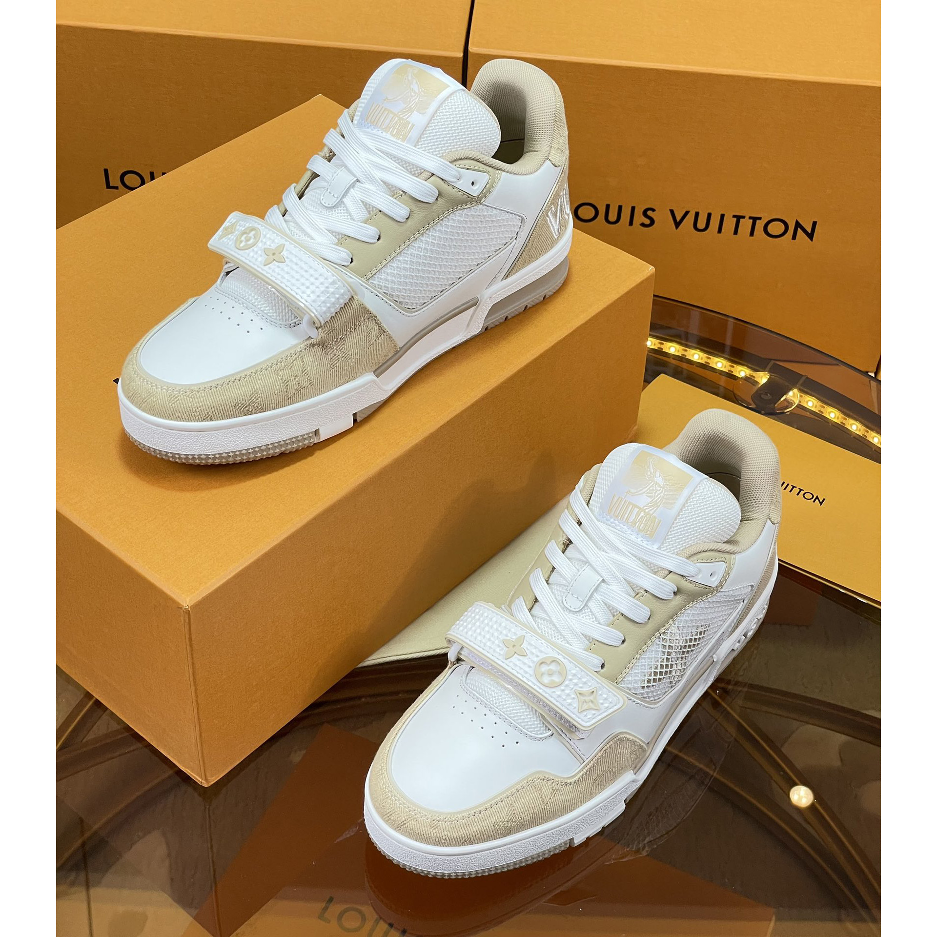 Louis Vuitton LV  Trainer Sneaker    1A9ZC7 - DesignerGu