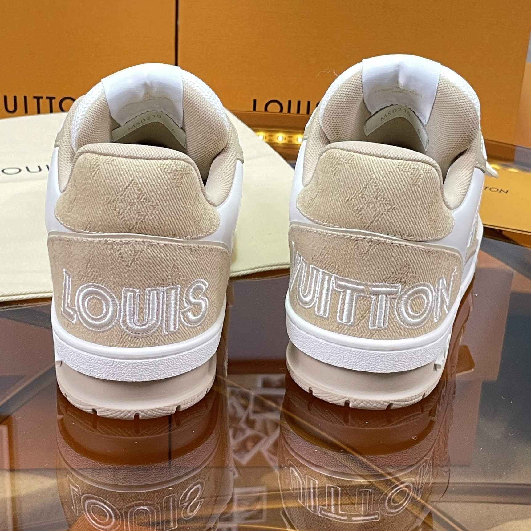 Louis Vuitton LV  Trainer Sneaker    1A9ZC7 - DesignerGu