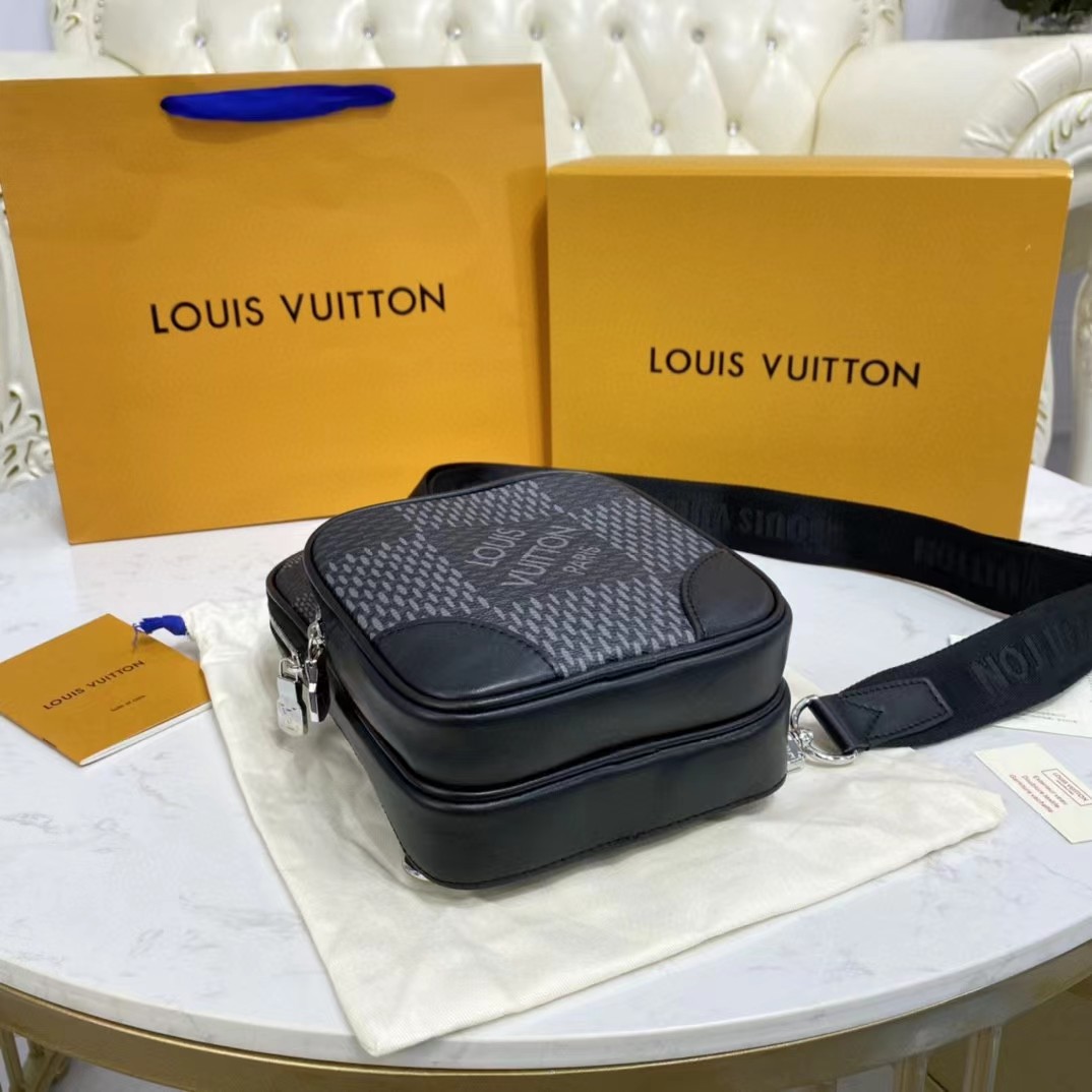 Louis Vuitton Amazone Sling Bag(17-21-6cm) - DesignerGu