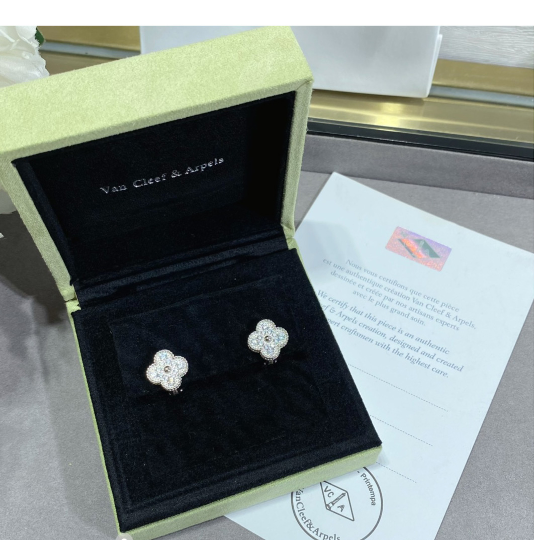 Van Cleef & Arpels Vintage Alhambra Earrings - DesignerGu