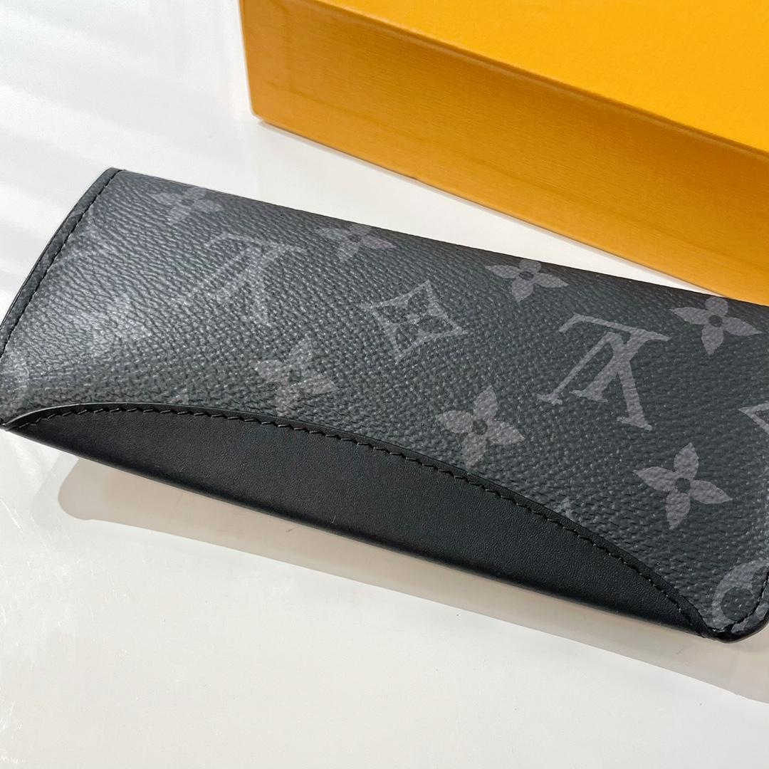 Louis Vuitton Woody Glasses Case   GI0296 - DesignerGu