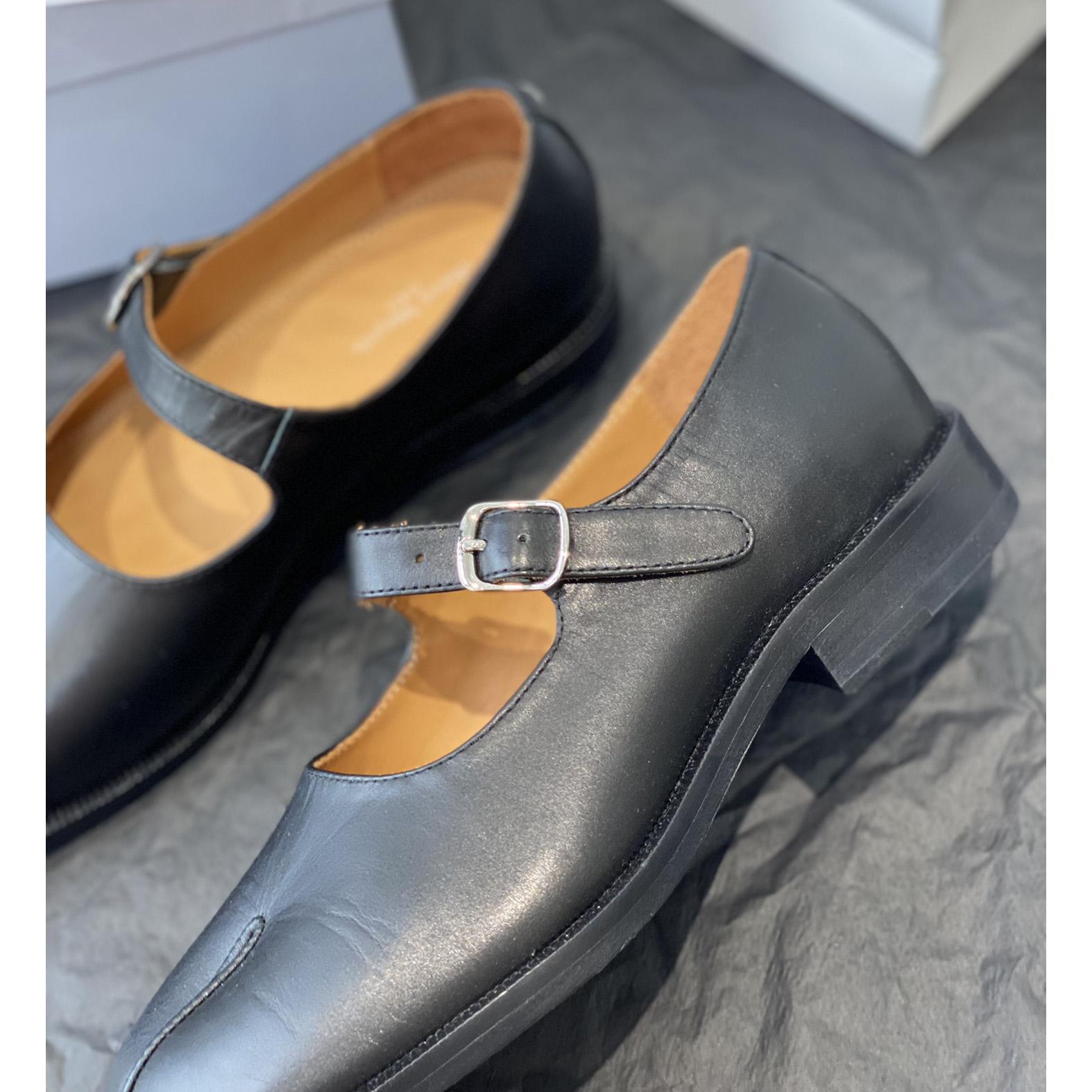 Maison Margiela Tabi Leather Mary Jane Shoes - DesignerGu