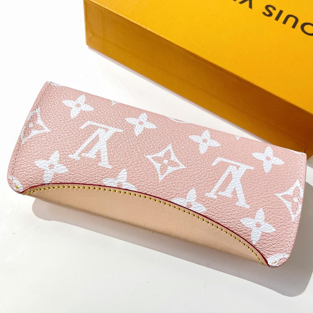 Louis Vuitton Woody Glasses Case   GI0620 - DesignerGu