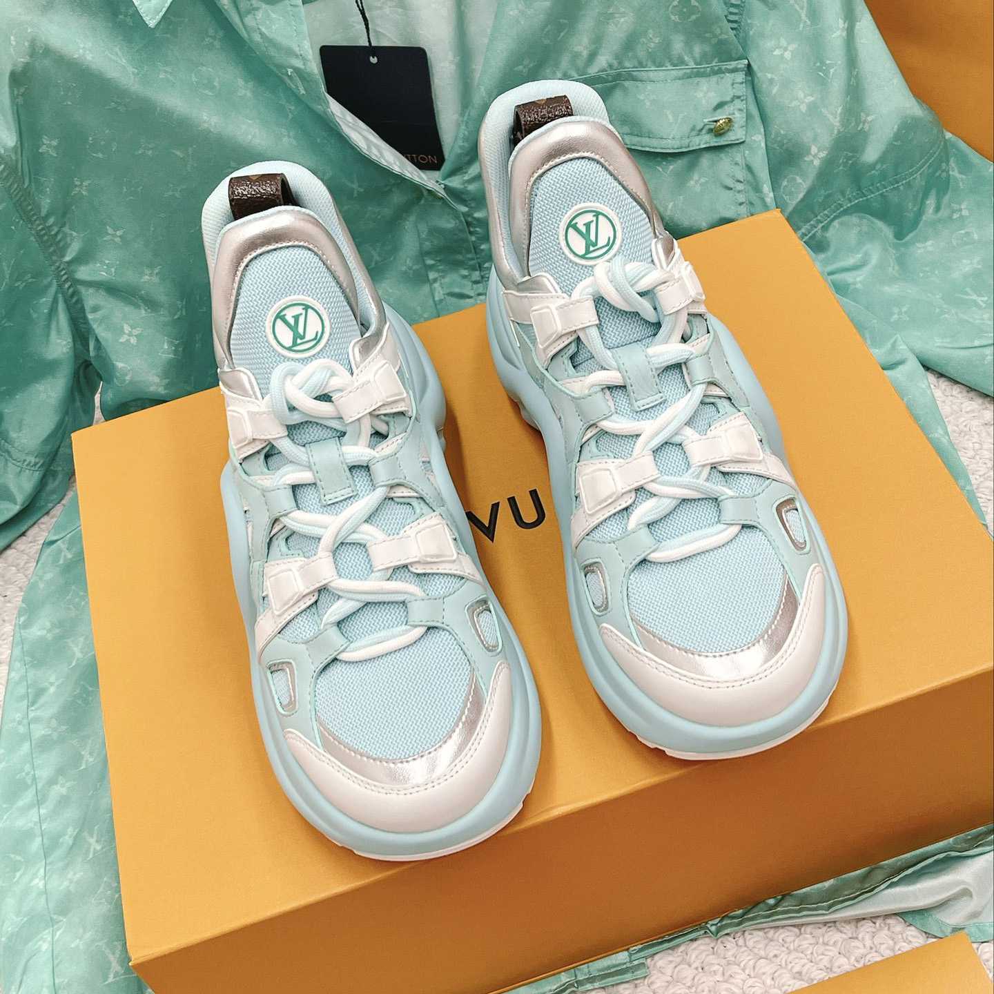 Louis Vuitton LV Archlight Sneaker      - DesignerGu