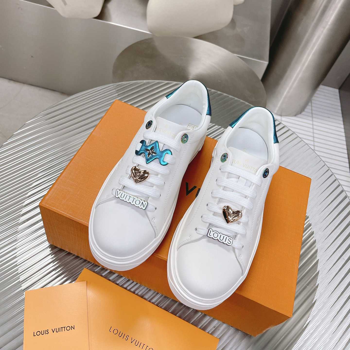 Louis Vuitton Time Out Sneaker    1AADNS - DesignerGu