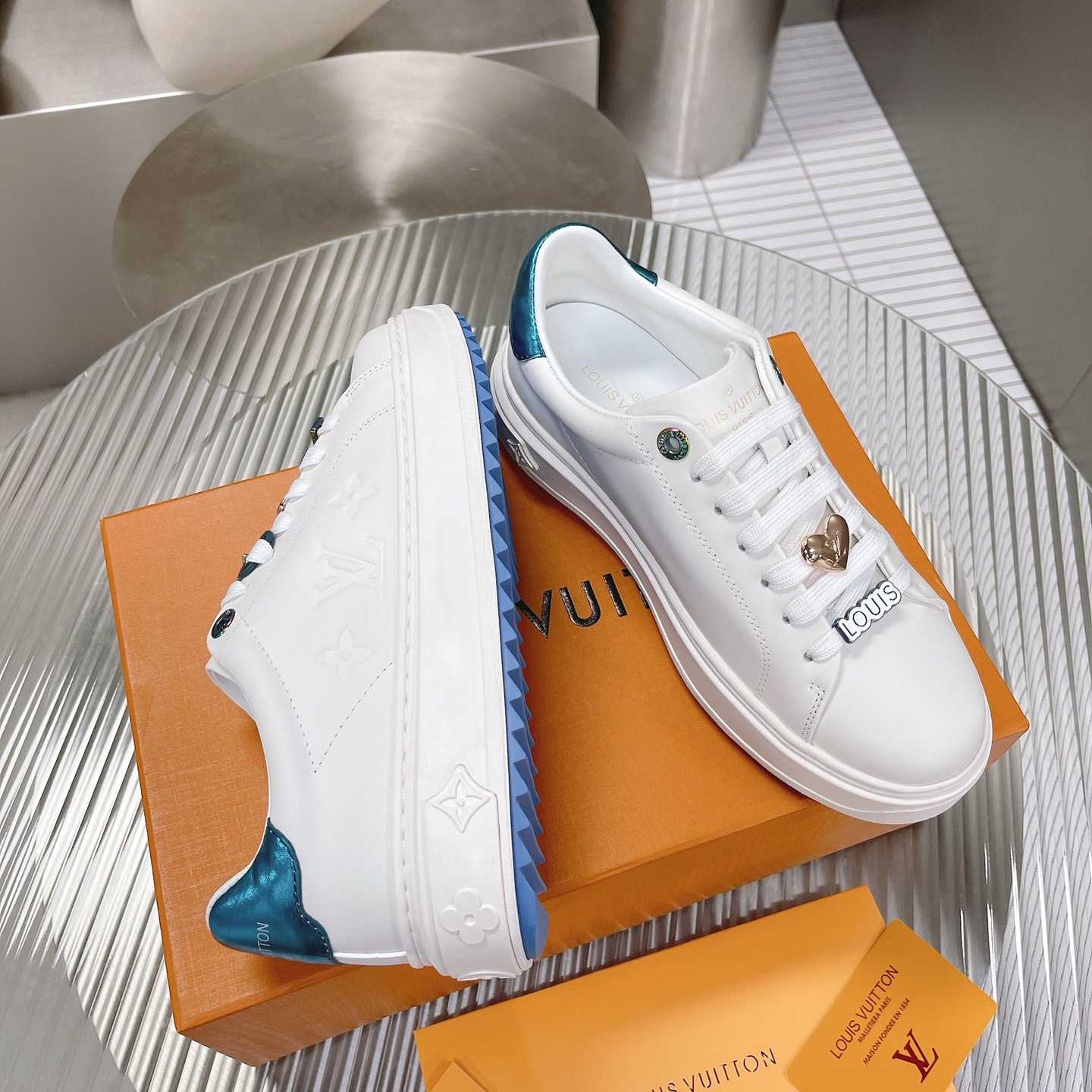 Louis Vuitton Time Out Sneaker    1AADNS - DesignerGu