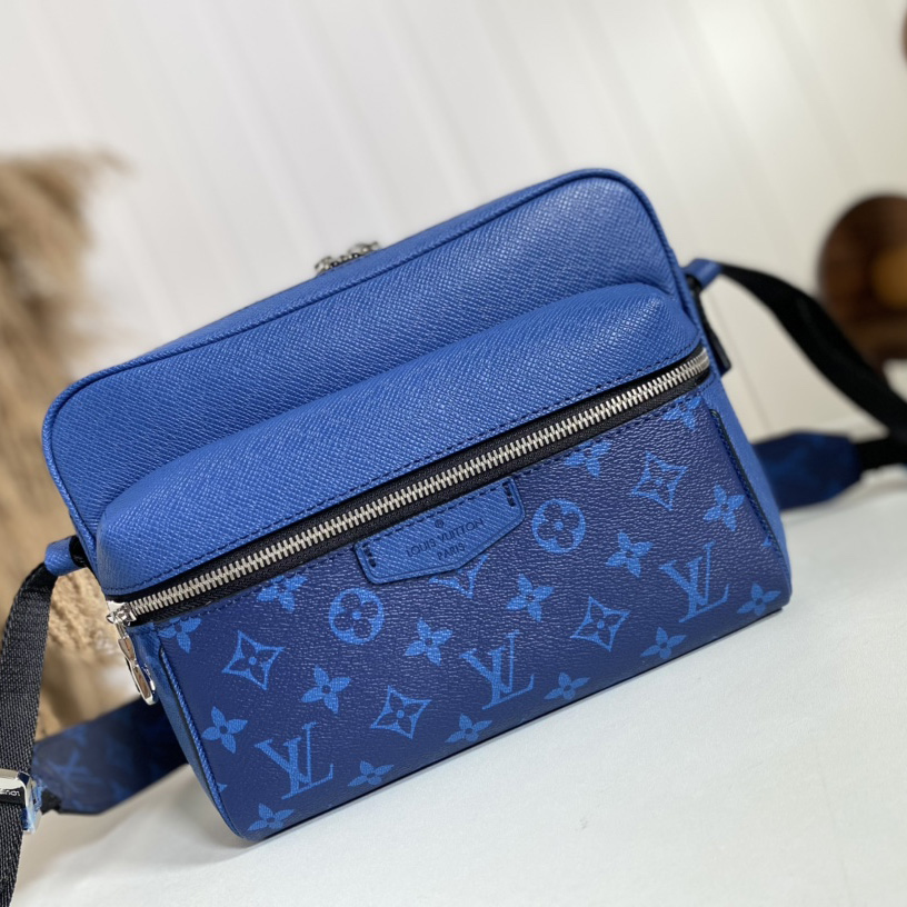 Louis Vuitton Outdoor Messenger(26-20-10.5cm)   M30242 - DesignerGu