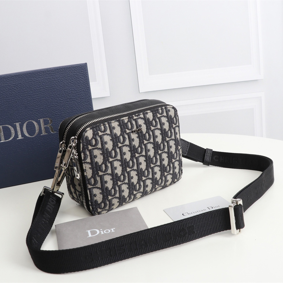 Dior Pouch With Shoulder Strap (17-12.5-5cm) - DesignerGu