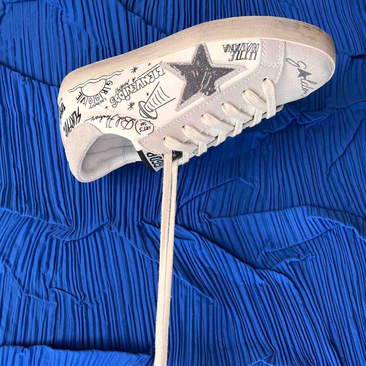 Golden Goose Super-Star Low-Up Sneakers - DesignerGu