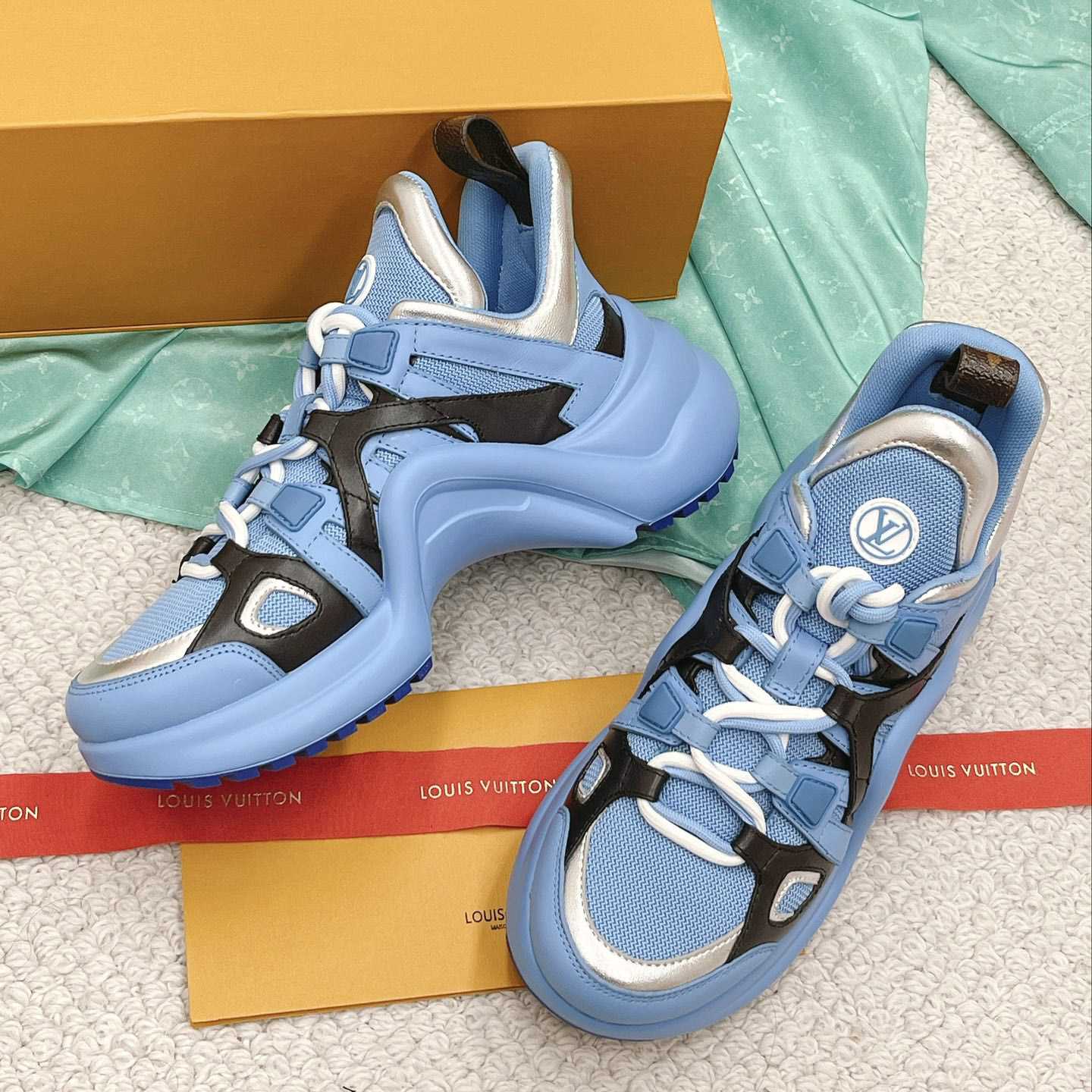 Louis Vuitton LV Archlight Sneaker      - DesignerGu