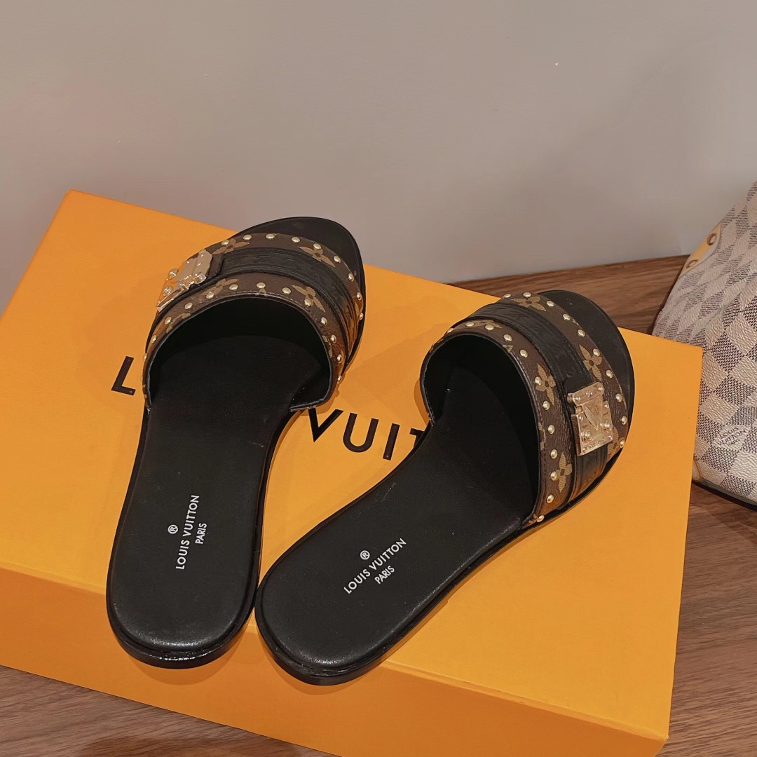 Louis Vuitton Lock It Flat Mule     1AAC3Q - DesignerGu