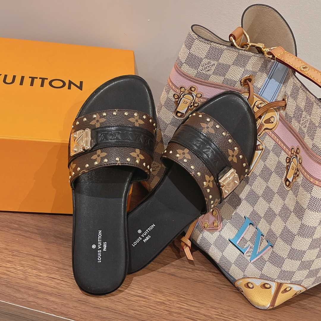 Louis Vuitton Lock It Flat Mule     1AAC3Q - DesignerGu