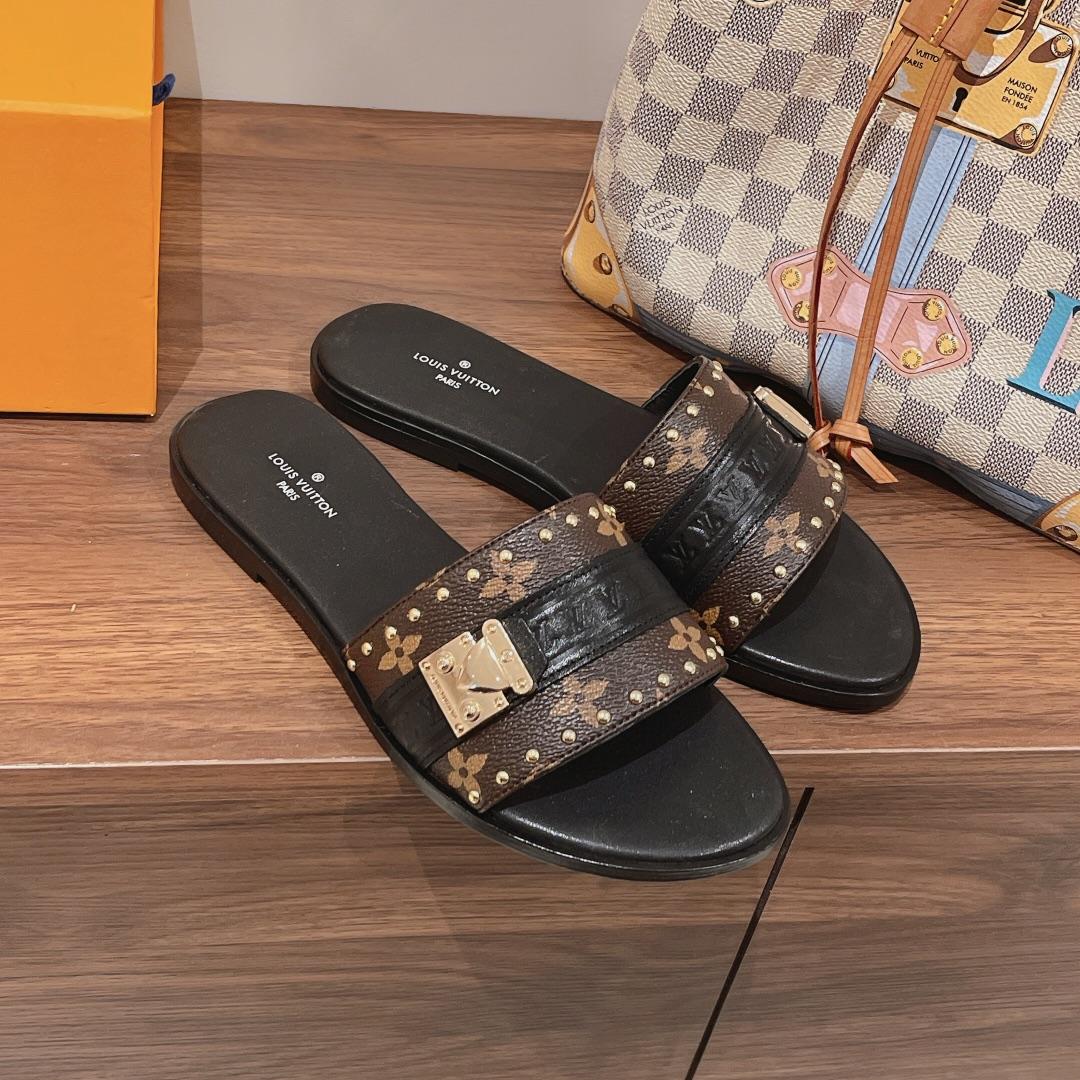 Louis Vuitton Lock It Flat Mule     1AAC3Q - DesignerGu