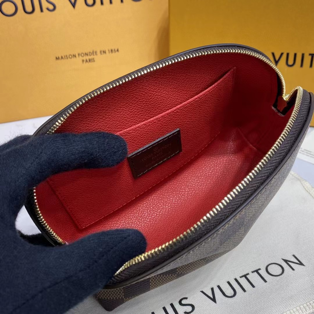 Louis Vuitton Cosmetic Pouch (17-11.5-6cm)   N47516 - DesignerGu