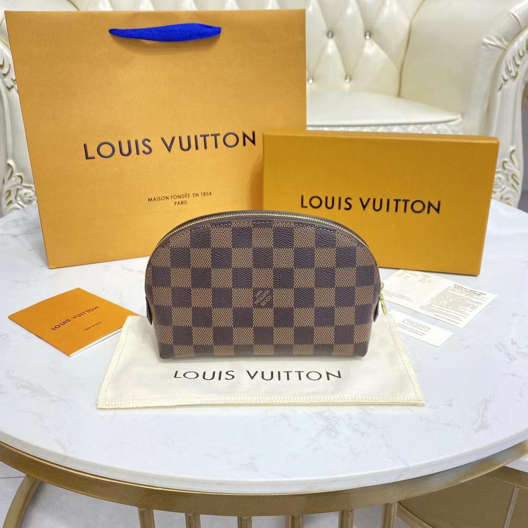 Louis Vuitton Cosmetic Pouch (17-11.5-6cm)   N47516 - DesignerGu