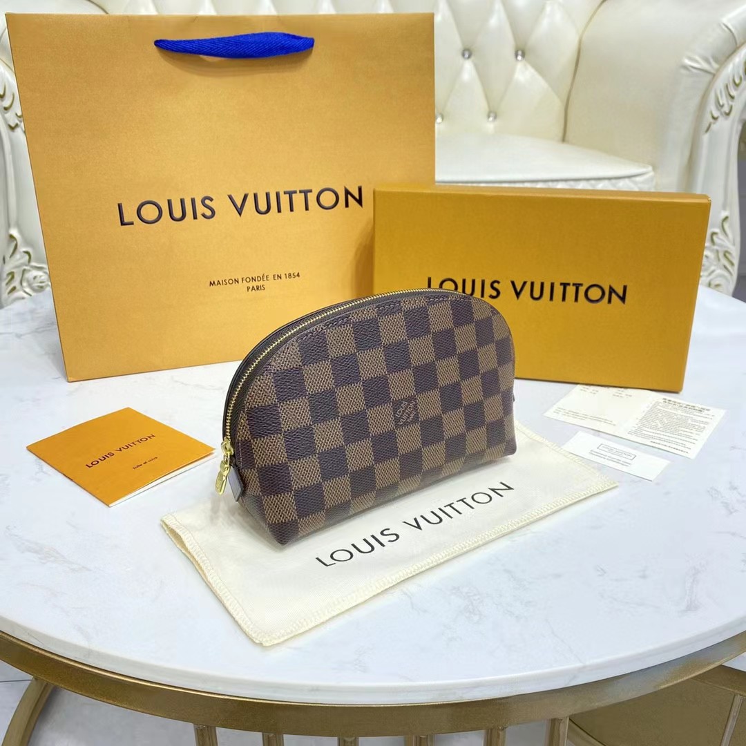 Louis Vuitton Cosmetic Pouch (17-11.5-6cm)   N47516 - DesignerGu