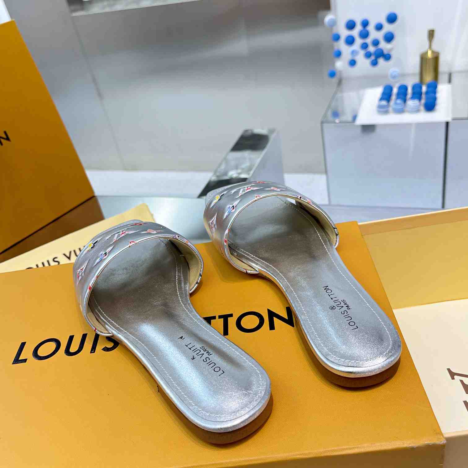 Louis Vuitton Revival Flat Mule     1AAOVA - DesignerGu