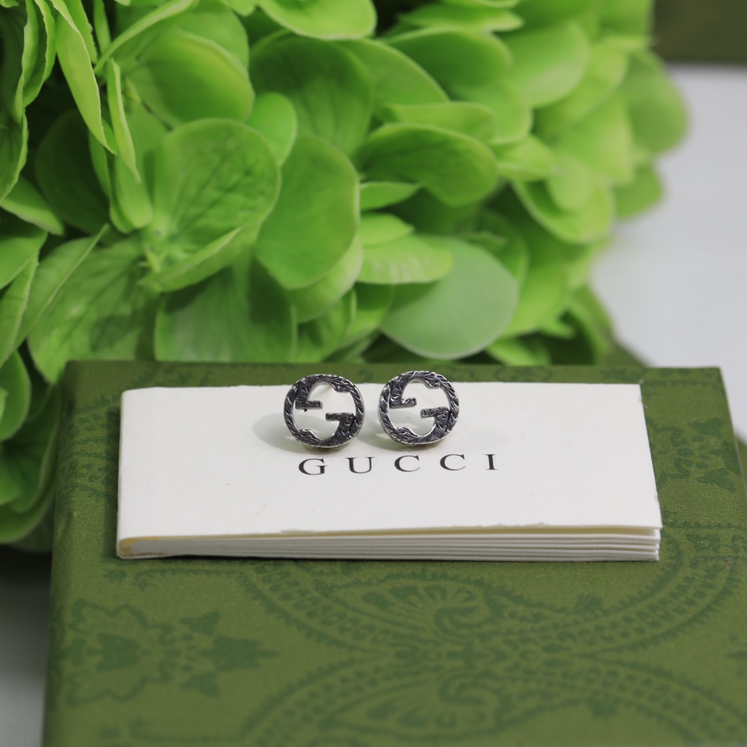 Gucci Interlocking G earrings In Silver - DesignerGu