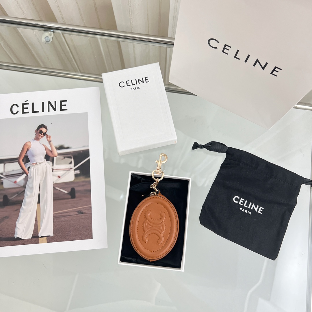 Celine Purse With Hook Cuir Triomphe In Smooth Calfskin  - DesignerGu