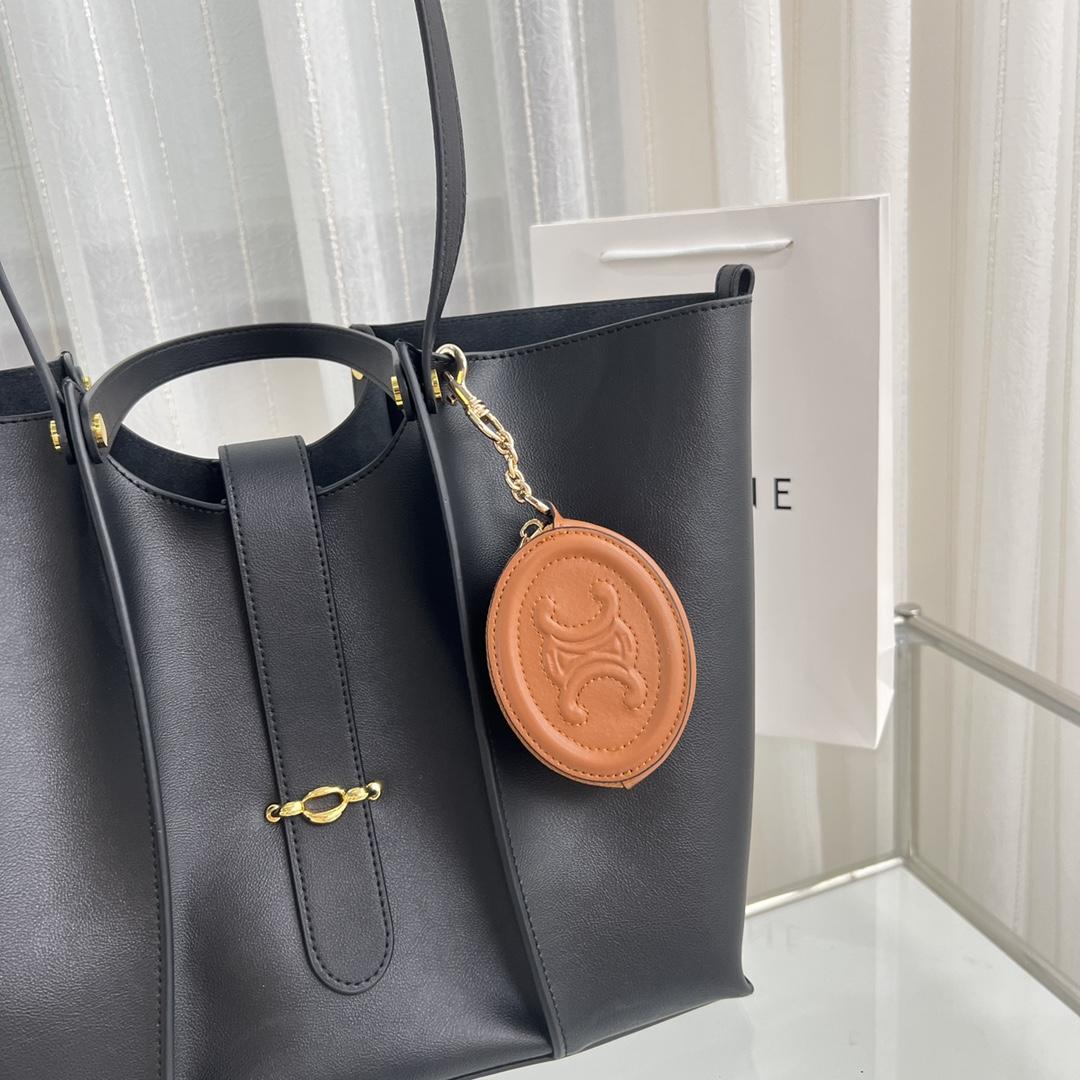 Celine Purse With Hook Cuir Triomphe In Smooth Calfskin  - DesignerGu