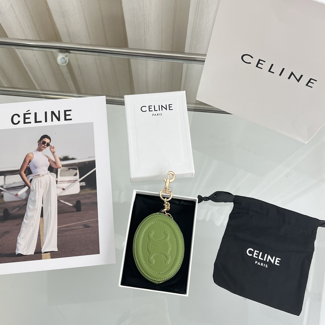 Celine Purse With Hook Cuir Triomphe In Smooth Calfskin  - DesignerGu