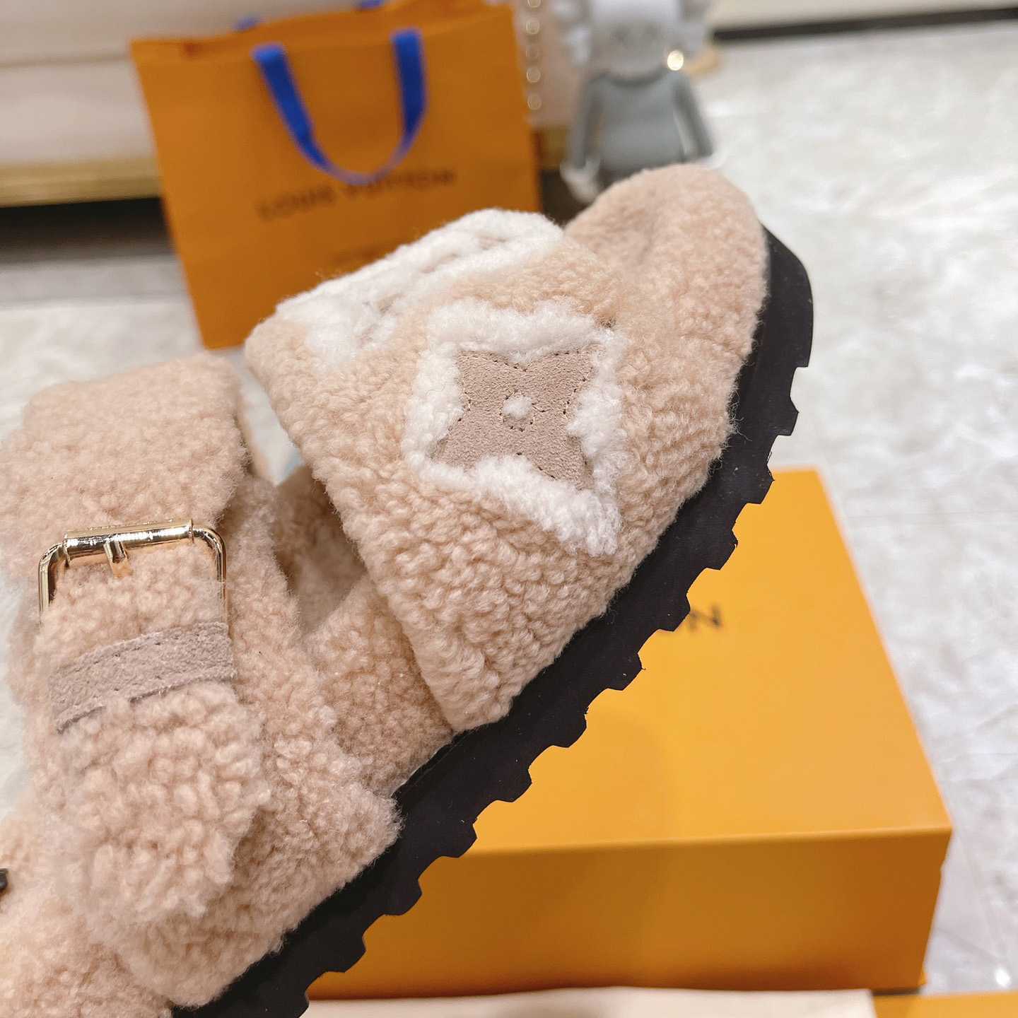 Louis Vuitton  Paseo Flat Comfort Mule - DesignerGu