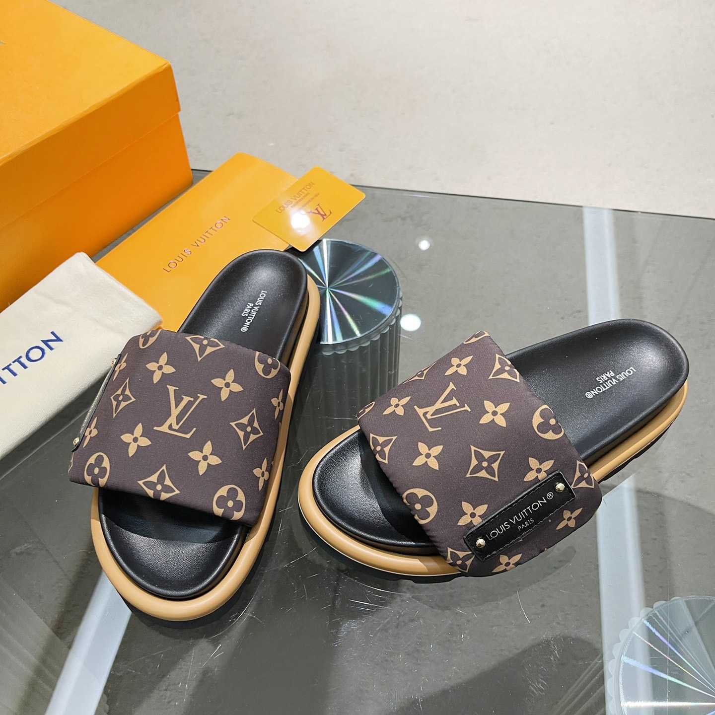 Louis Vuitton Pool Pillow Flat Comfort Mule    1AAEBX - DesignerGu