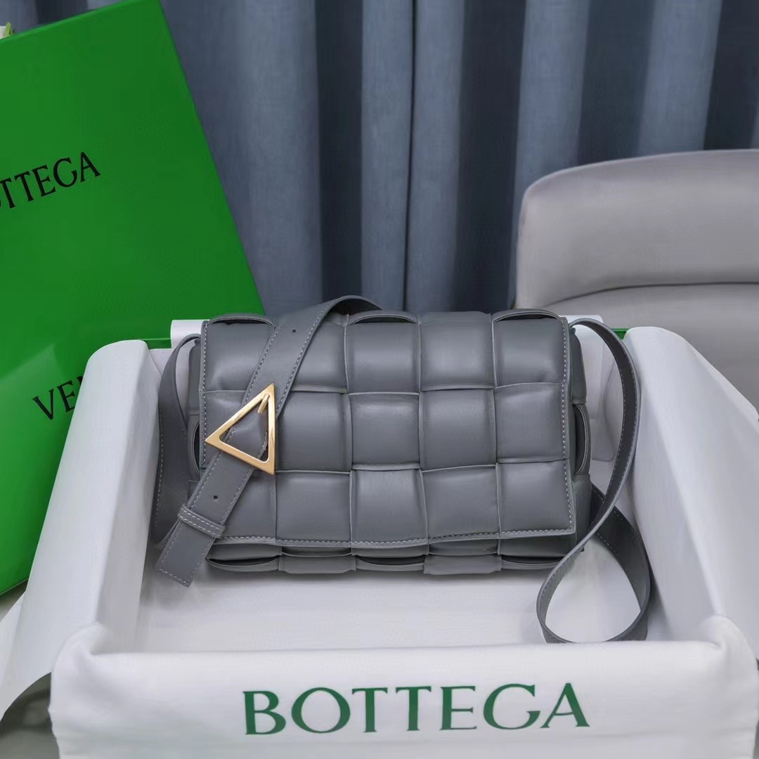 Bottega Veneta Padded Cassette(26-18-8CM) - DesignerGu