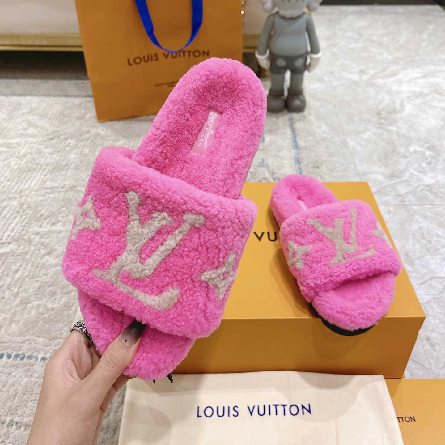 Louis Vuitton Paseo Flat Comfort Mule    - DesignerGu