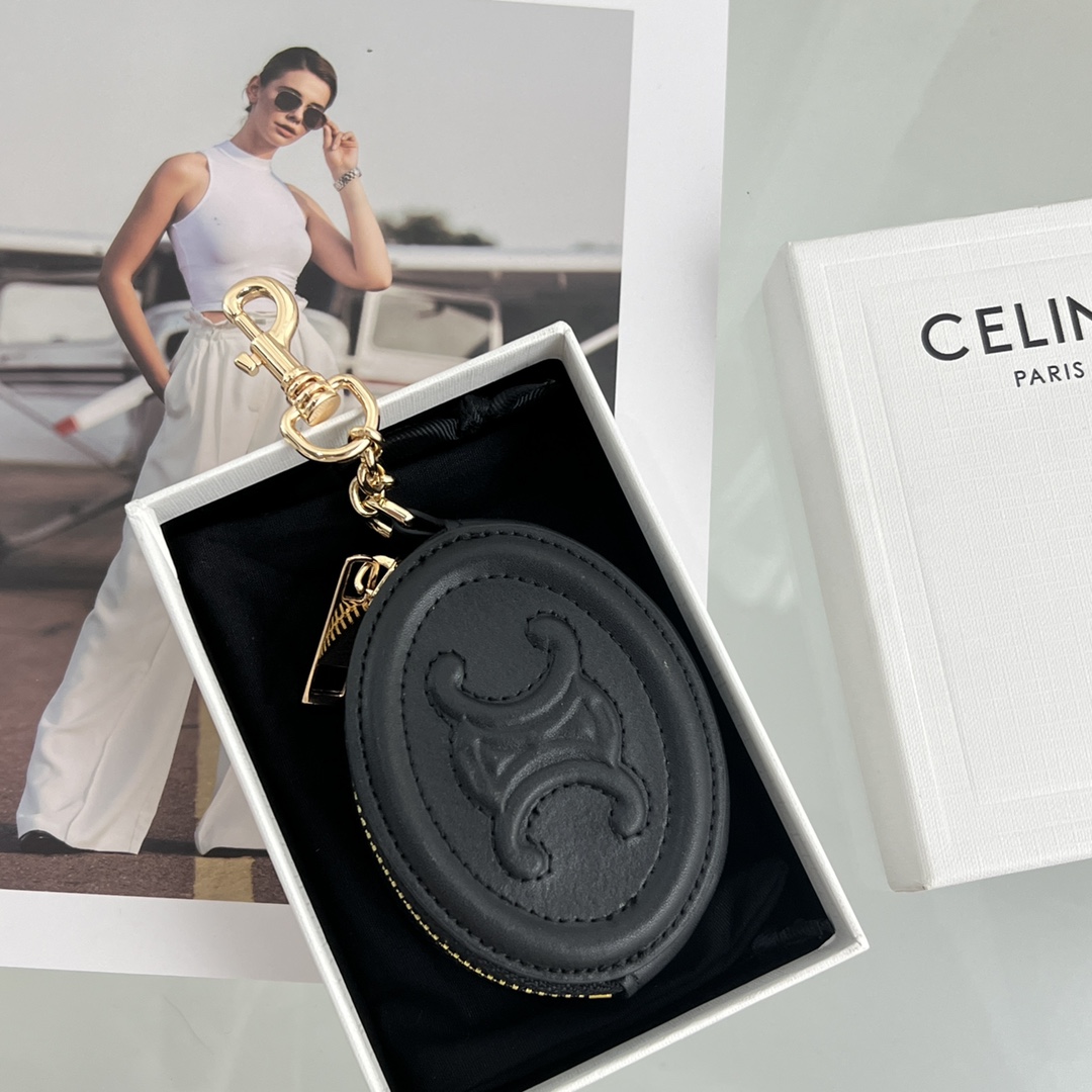 Celine Purse With Hook Cuir Triomphe In Smooth Calfskin  - DesignerGu