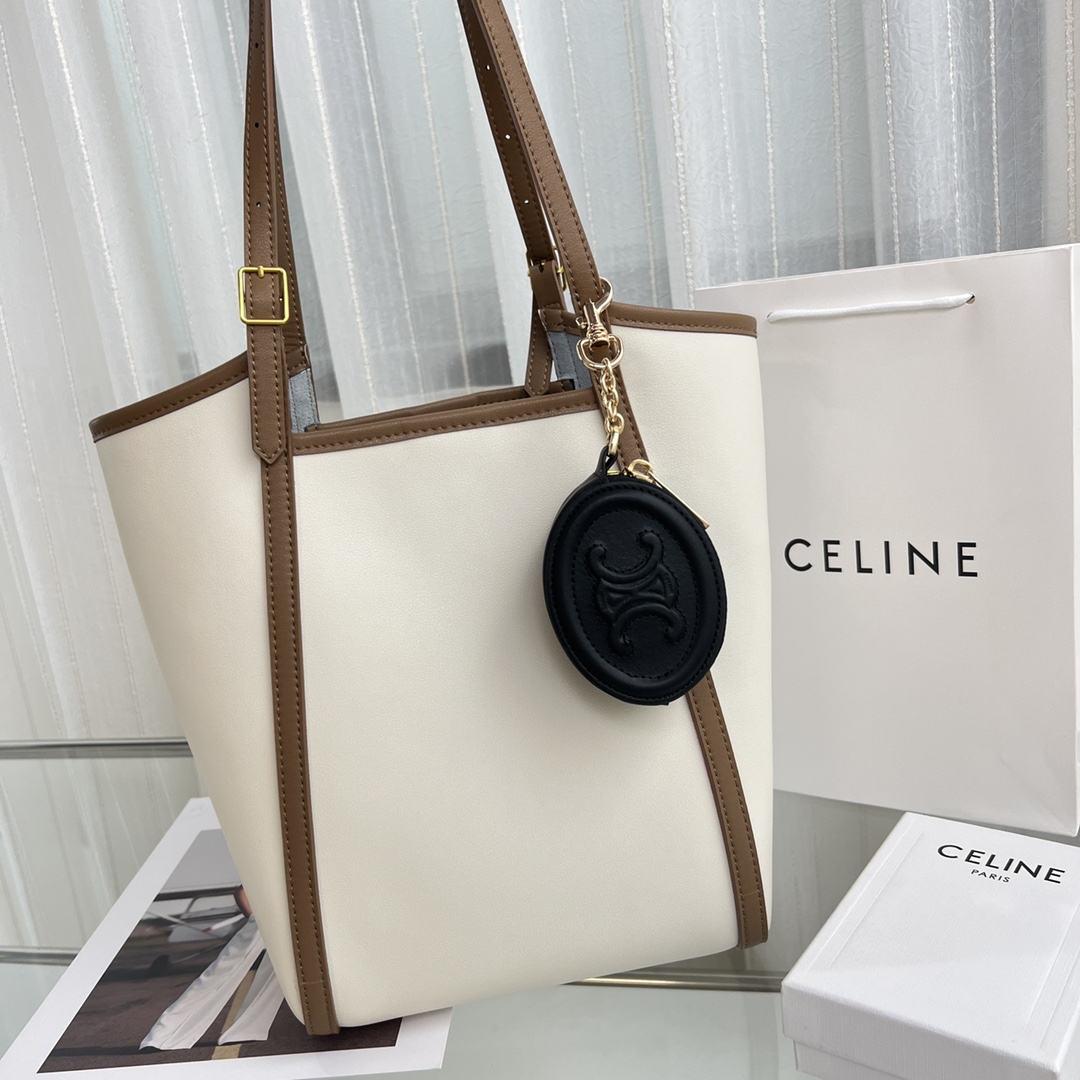 Celine Purse With Hook Cuir Triomphe In Smooth Calfskin  - DesignerGu