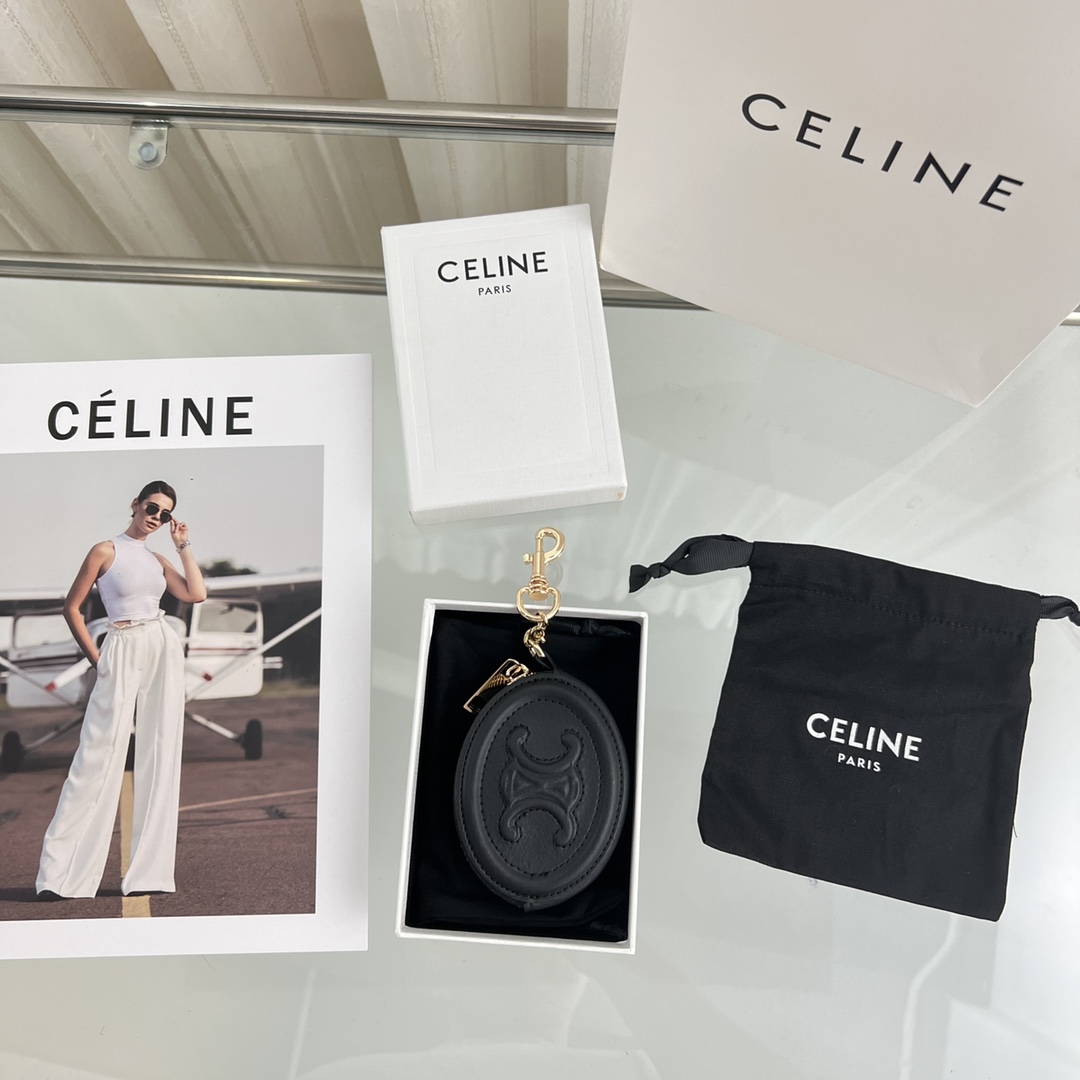 Celine Purse With Hook Cuir Triomphe In Smooth Calfskin  - DesignerGu