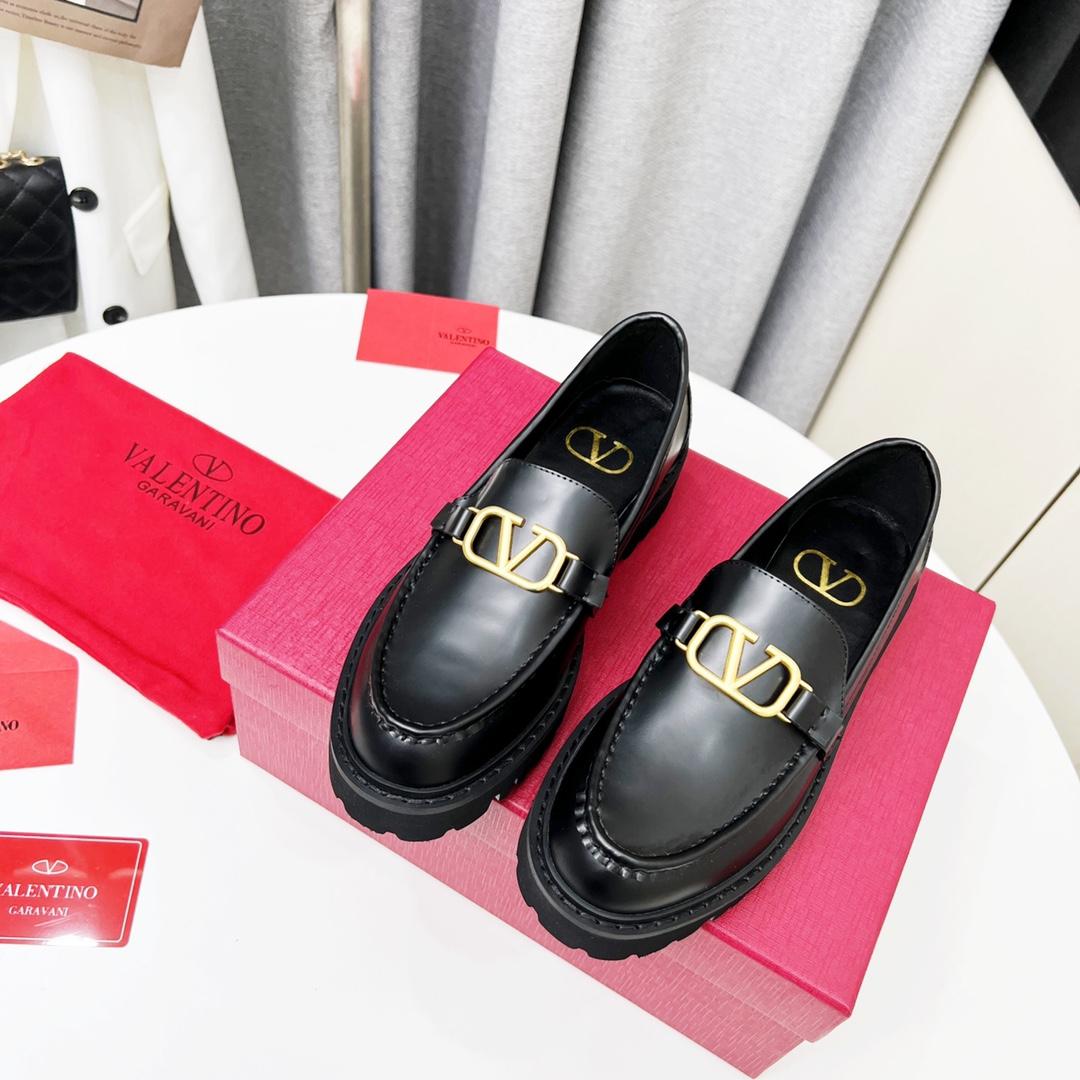 Valenti VLogo Signature Calfskin Loafer  - DesignerGu