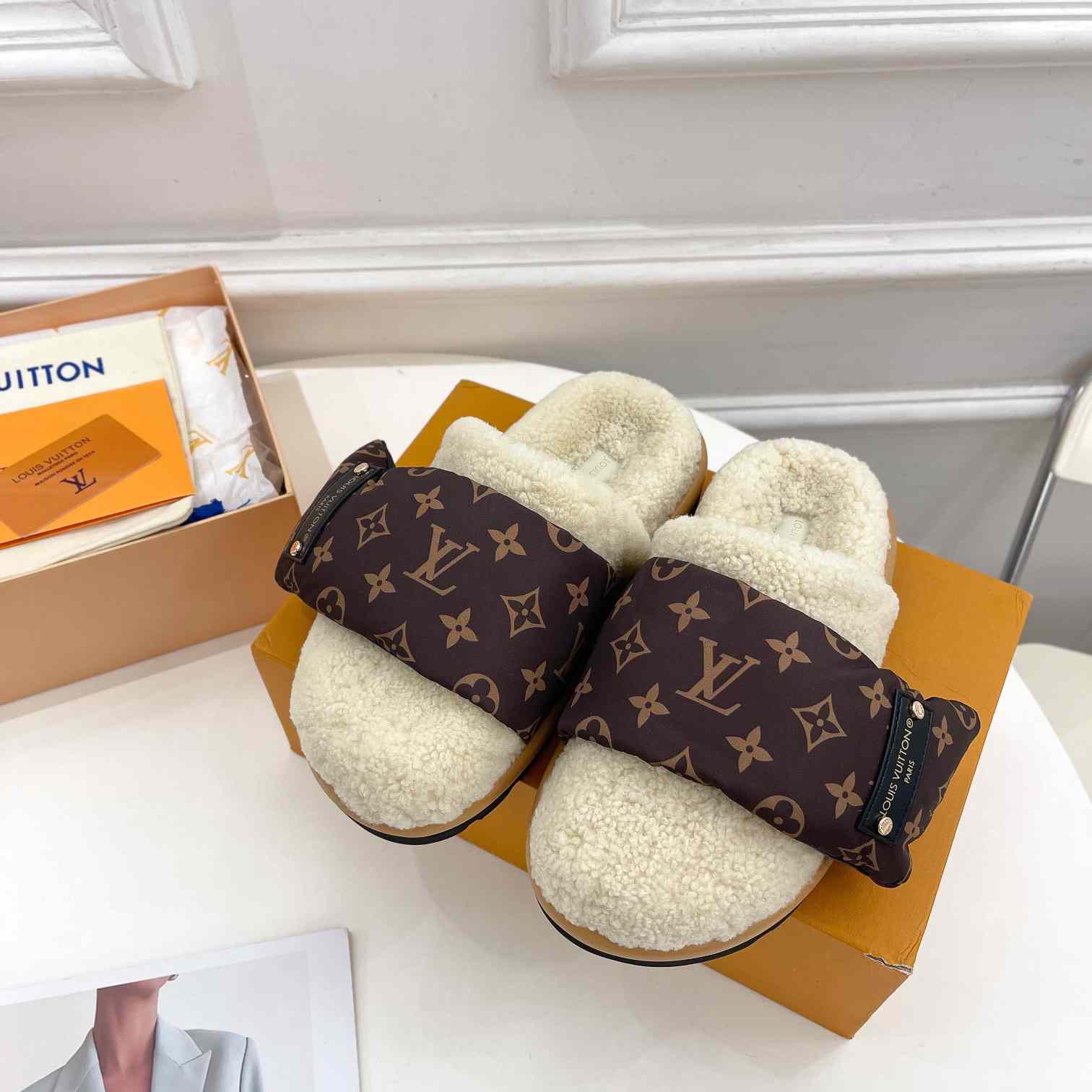 Louis Vuitton Slipper Pillow Flat Comfort Mule    1AAM41 - DesignerGu