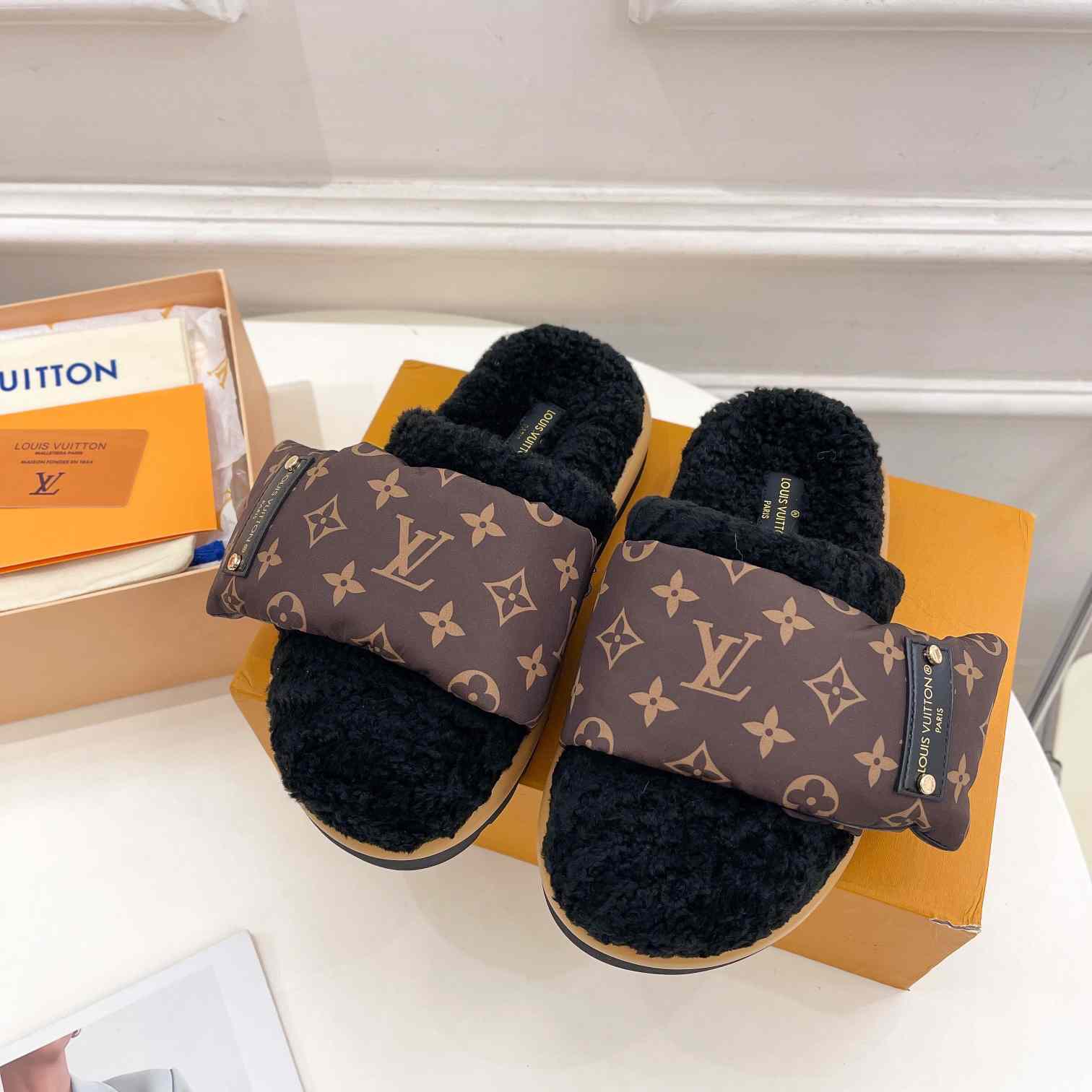 Louis Vuitton Slipper Pillow Flat Comfort Mule    1AAM3L - DesignerGu