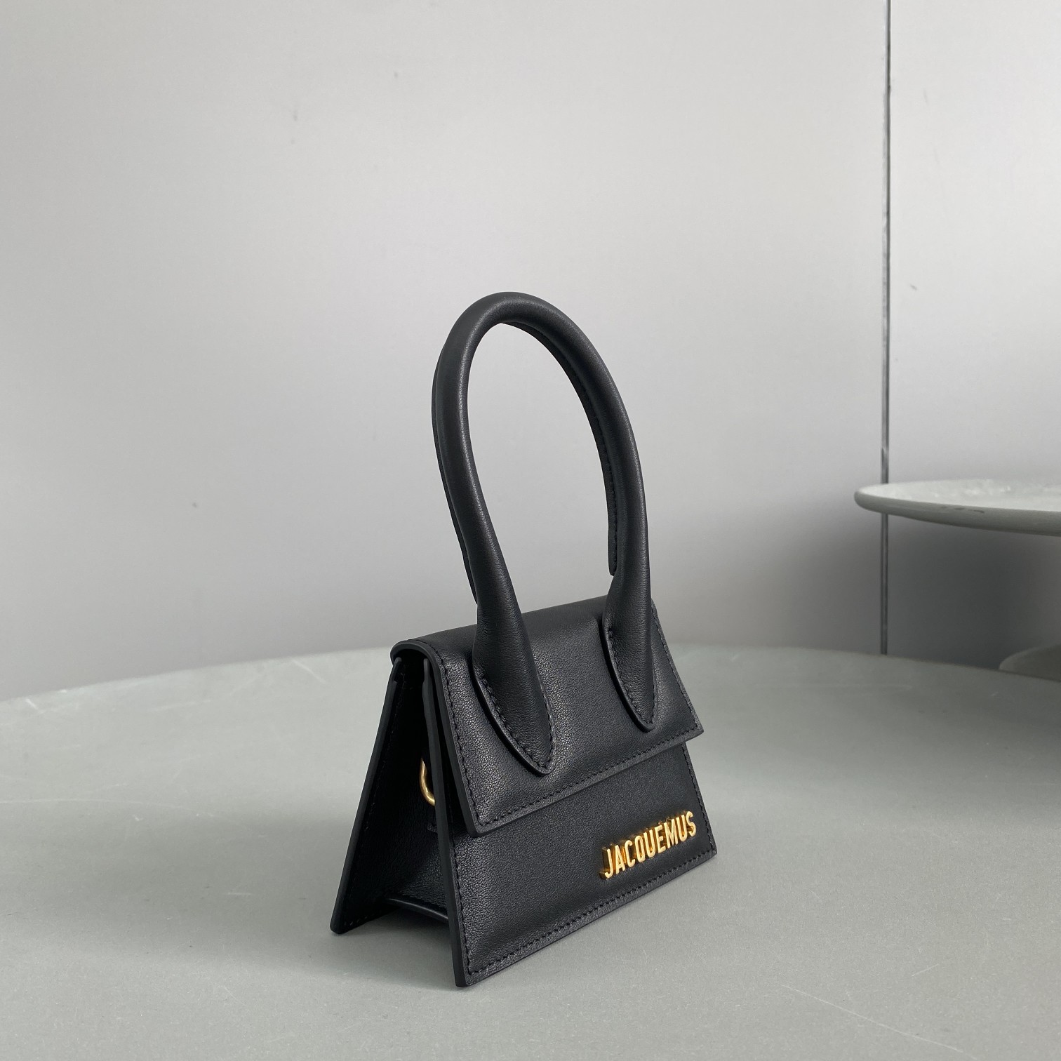 Jacquemus Le Chiquito Signature Leather Mini Handbag.(12-8-5cm) - DesignerGu