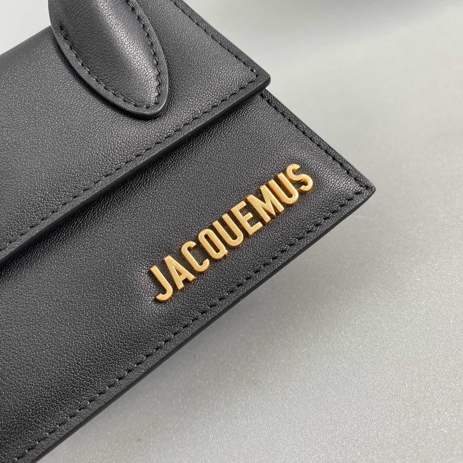 Jacquemus Le Chiquito Signature Leather Mini Handbag.(12-8-5cm) - DesignerGu