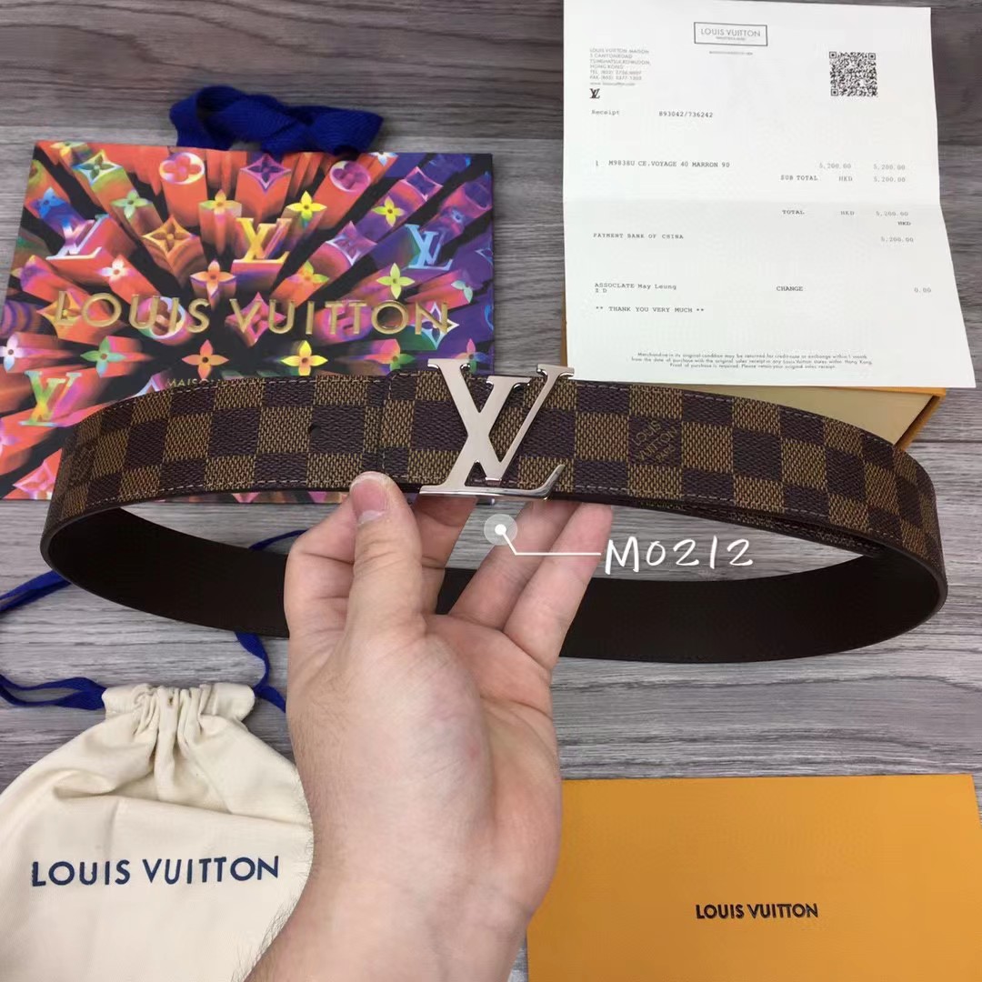 Louis Vuitton LV Initiales 40MM Reversible Belt   M0212W - DesignerGu