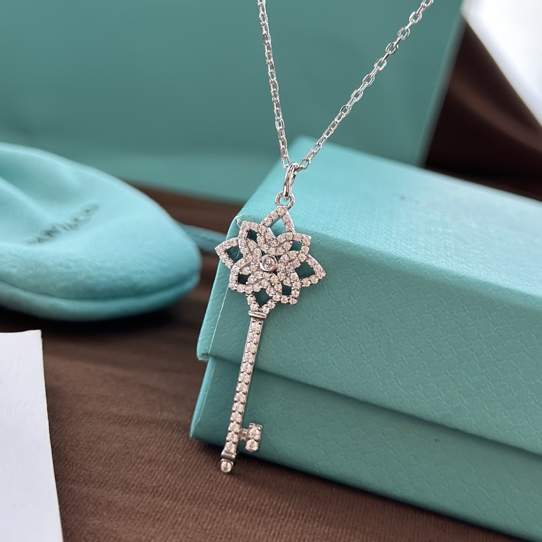 Tiffany&CO Knot Key Pendant - DesignerGu