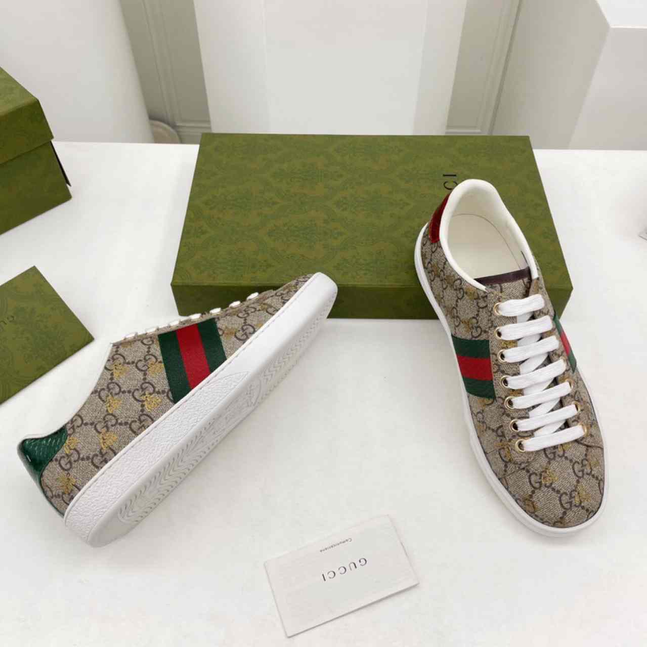 Gucci Ace GG Supreme Bees Sneaker - DesignerGu