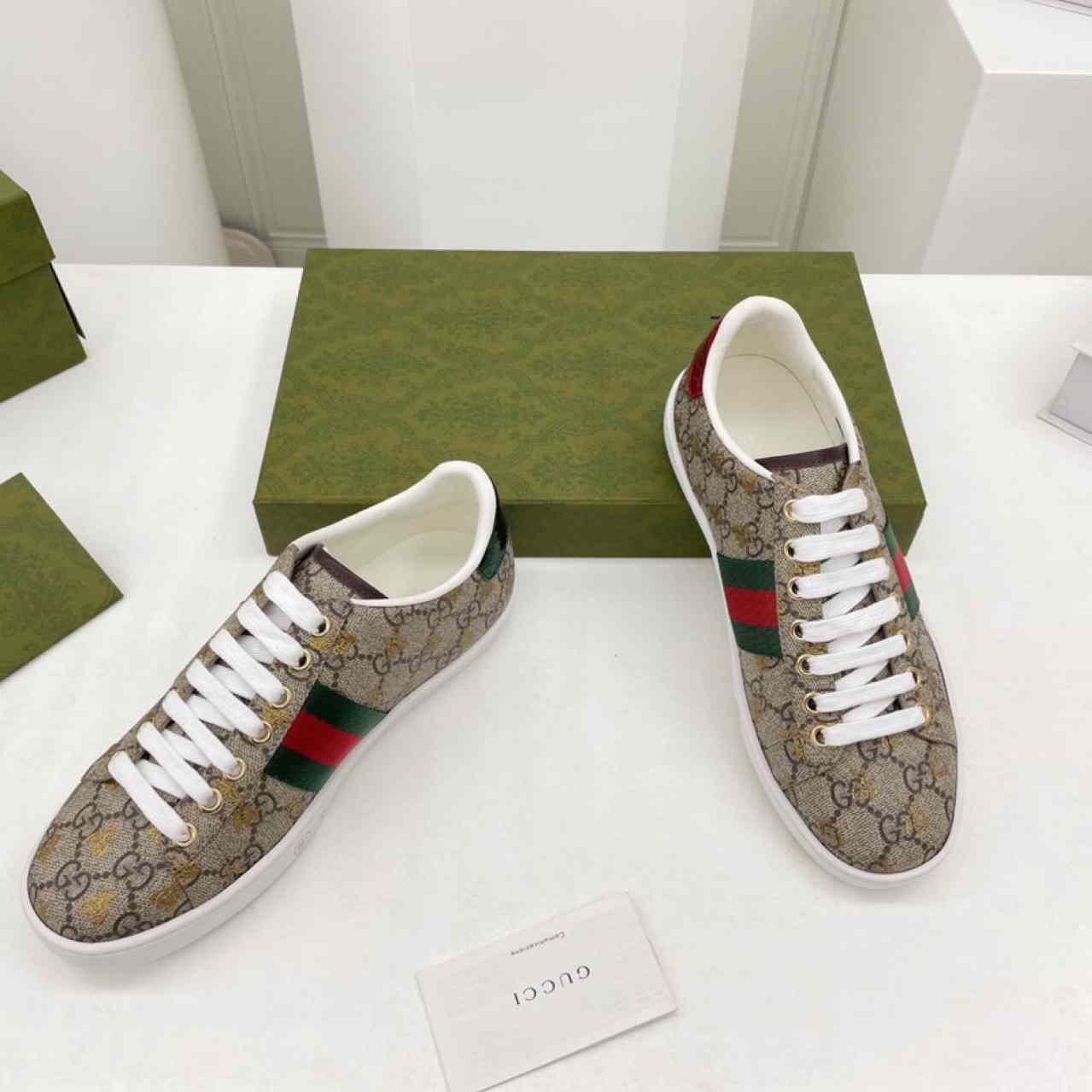 Gucci Ace GG Supreme Bees Sneaker - DesignerGu