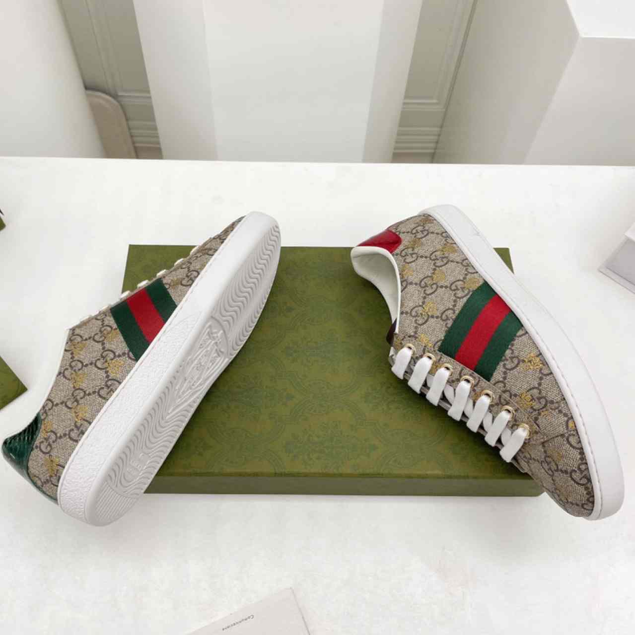 Gucci Ace GG Supreme Bees Sneaker - DesignerGu