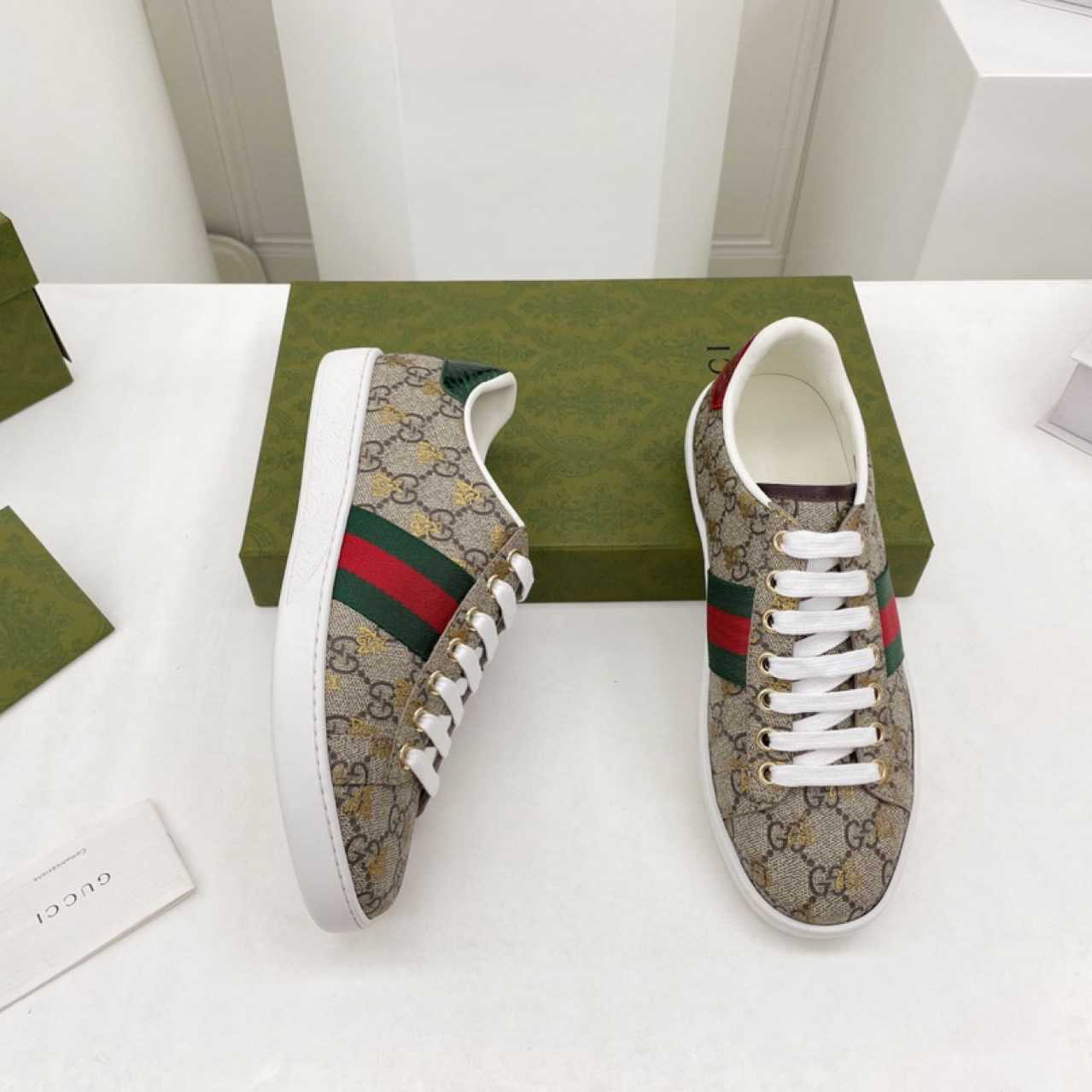 Gucci Ace GG Supreme Bees Sneaker - DesignerGu