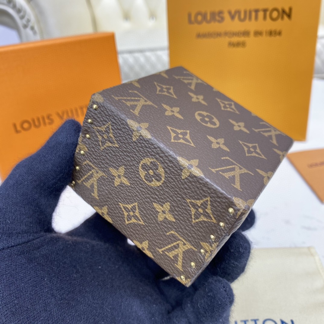 Louis Vuitton Hard Sided Trunk Ring Box(7.5-7.5-5cm) - DesignerGu