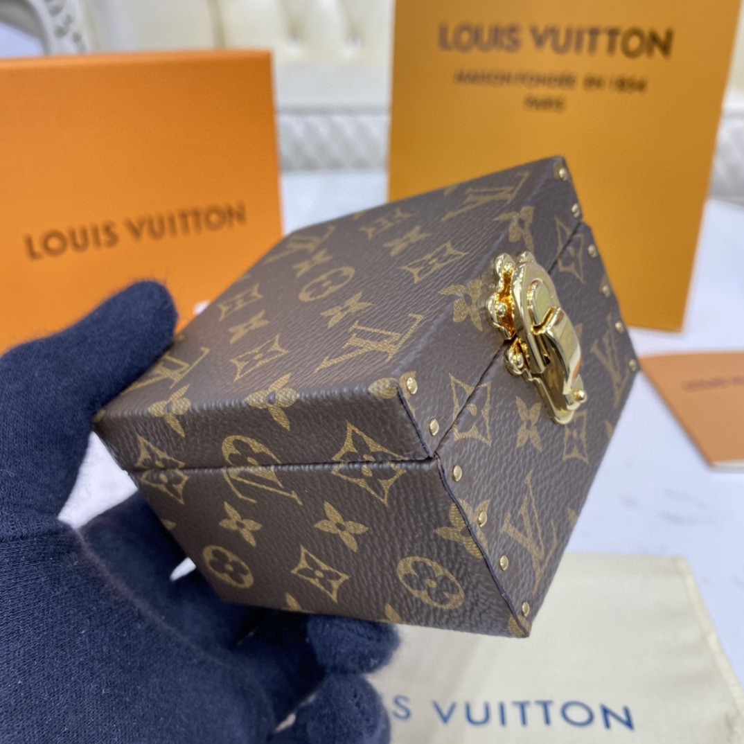 Louis Vuitton Hard Sided Trunk Ring Box(7.5-7.5-5cm) - DesignerGu