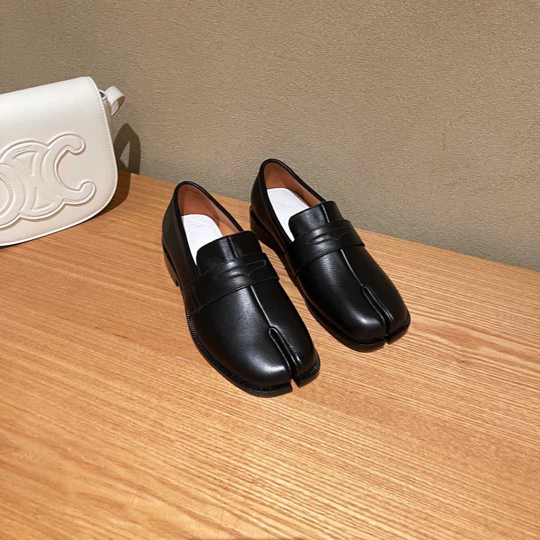 Maison Margiela Tabi Loafers - DesignerGu